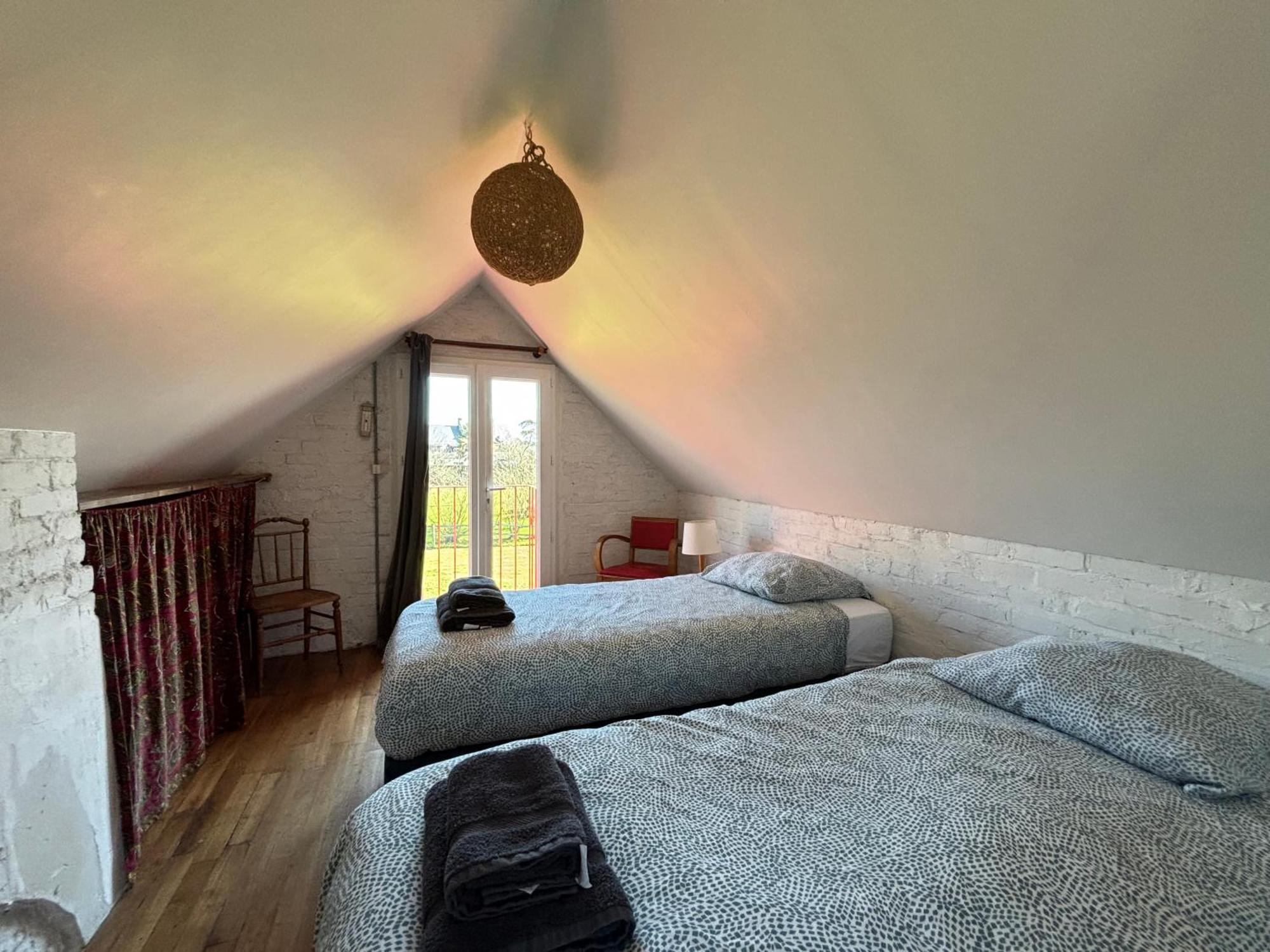 Maison Lumineuse: Spacious Garden Retreat Near Port-en-Bessin Commes Exterior photo